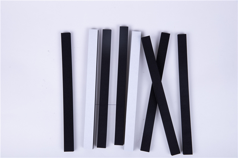 CR減震(zhen)保(bao)溫(wen)條