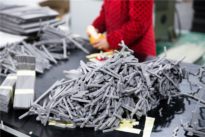 CR減(jian)震保(bao)溫(wen)條(tiao)